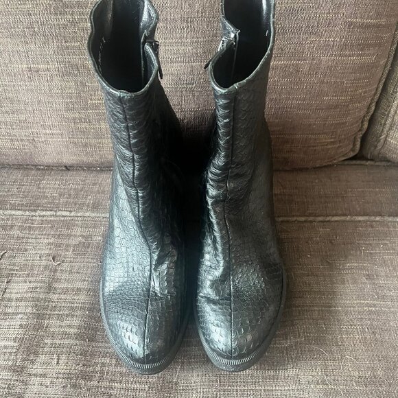 ROBERT CLERGERIE Black Leather Snake Embossed Wedge Ankle Boots Size 8 - Picture 4 of 9